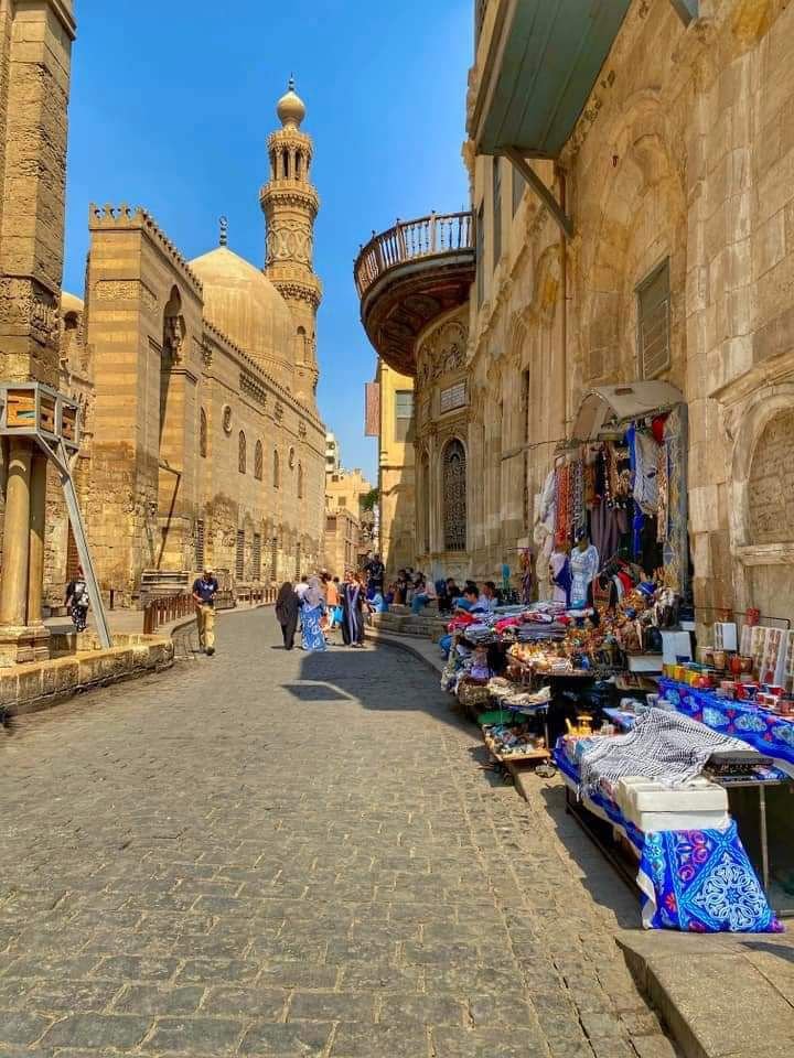 رحلة عبر الزمن إلى خان الخليلي وشارع المعز في قلب القاهرة الفاطمية مع تريند أم الدنيا مصر للسياحة